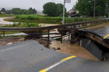 URUŠIO SE DEO MOSTA NA IBARSKOJ MAGISTRALI: Vanredna situacija u 35 opština u Srbiji