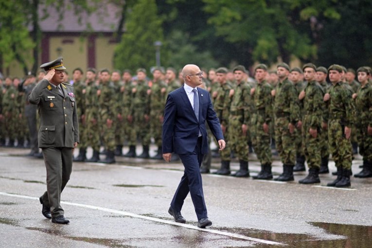 VUĆEVIĆ ČESTITAO DAN RATNOG VAZDUHOPLOVSTVA I PROTIVVAZDUŠNE ODBRANE: "Duboko sam uveren da će se i u godinama pred nama nastaviti sa modernizacijom"