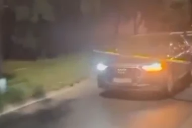 PROŠLA KROZ RAMPU I NASTAVILA NONŠALANTNO DA VOZI KROZ BEOGRAD: Šok na ulicama glavnog grada (VIDEO)