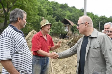 VESIĆ U JAGODINI SA MEŠTANIMA SELA KOJE JE NAJVIŠE STRADALO U POPLAVAMA: Sistemski pristupiti uređenju svih vodotokova