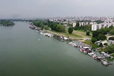 HAOS NA SAVI! Brod udario u novobeogradsku marinu, oštećen prilaz!