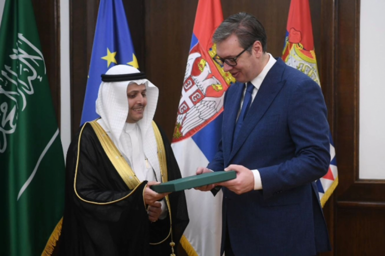 PREDSEDNIK VUČIĆ UGOSTIO AMBASADORA SAUDIJSKE ARABIJE! Obavestio sam Al-Ahmadija o situaciji na KiM i da je za Srbiju važno da sačuva mir (FOTO)