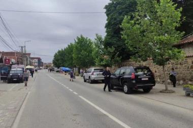 STRAVIČNA NESREĆA NADOMAK GRAČANICE: Žena poginula u sudaru kombija i "mercedesa", dva muškarca teško povređena!