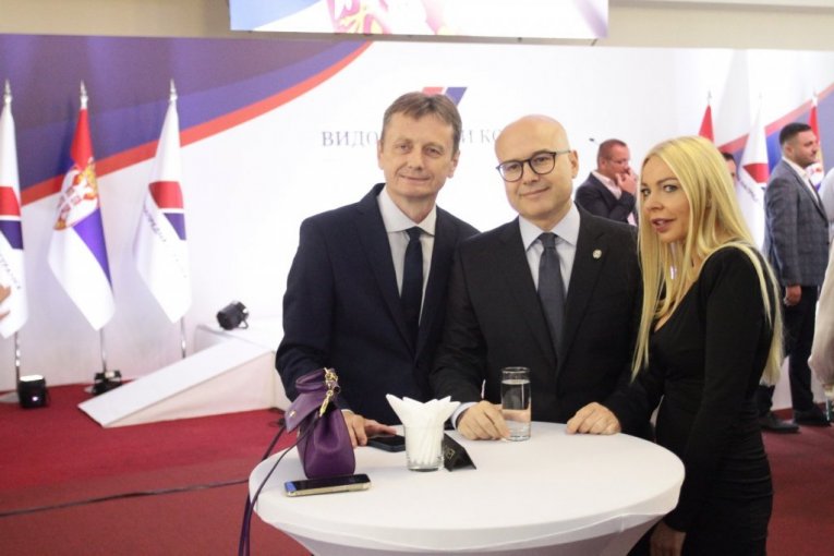 SRPSKA NAPREDNA STRANKA OBELEŽAVA VIDOVDAN! Vučević: Pritisci na Srbiju će biti sve jači (FOTO)