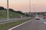 STRAVIČNA TRAGEDIJA NA AUTOPUTU! Vozač POGINUO na licu mesta, automobil kompletno uništen!