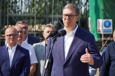 PREDSEDNIK VUČIĆ O SRAMNOJ KAMPANJI NA MREŽAMA: Ponosan sam na činjenicu da sam samo običan član SNS