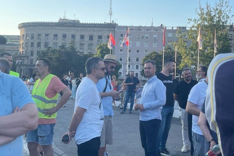 JEDANAESTI PROTEST DELA OPOZICIJE: Evo KO se sve pojavio na današnjem skupu, najavljena blokada Gazele! (FOTO)