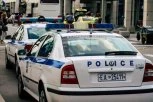 POLICAJKA UKRALA ZLATNI LANAC OD MIGRANTKINJE: Uhapšena na Mikonosu!