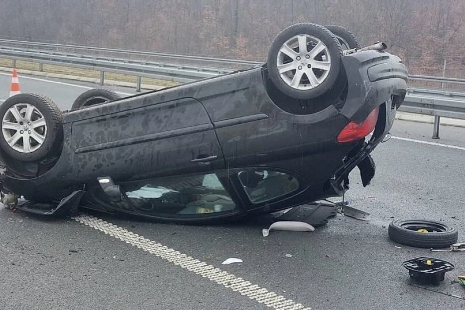 AUTOMOBIL SE PREVRNUO NA KROV! Strašan udes kod Bubanj Potoka! (FOTO)