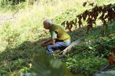 TRI PUTA SE PREKRSTIMO, POMOLIMO BOGU I  ONDA KRENEMO: Ovim poslom ne može svako da se bavi, godišnje odnese na desetine života