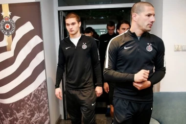 BOMBA PRELAZNOG ROKA: Šampion je sve jači - nekadašnji fudbaler Partizana stavio paraf na ugovor!
