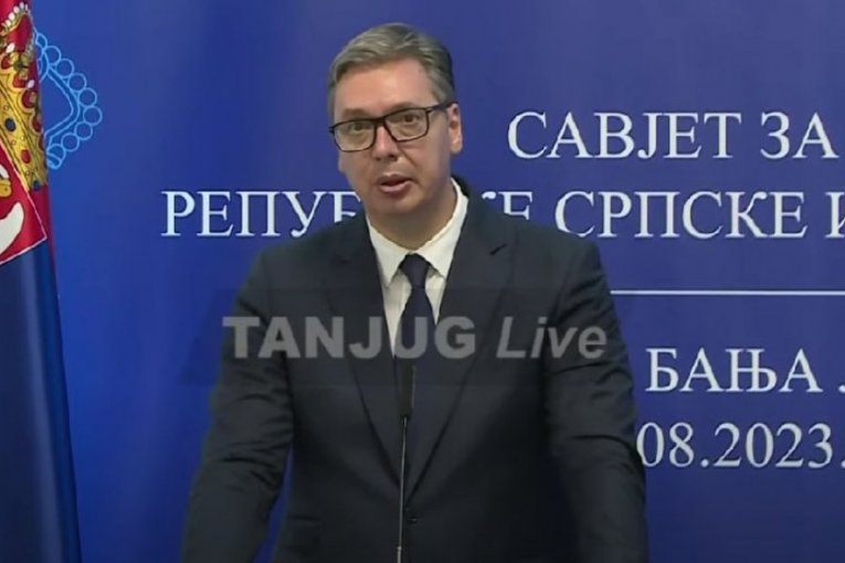 PREDSEDNIK VUČIĆ SE OBRATIO IZ REPUBLIKE SRPSKE: Za Srbiju sankcije SAD NE POSTOJE, sve osobe pod sankcijama su dobrodošle (VIDEO)