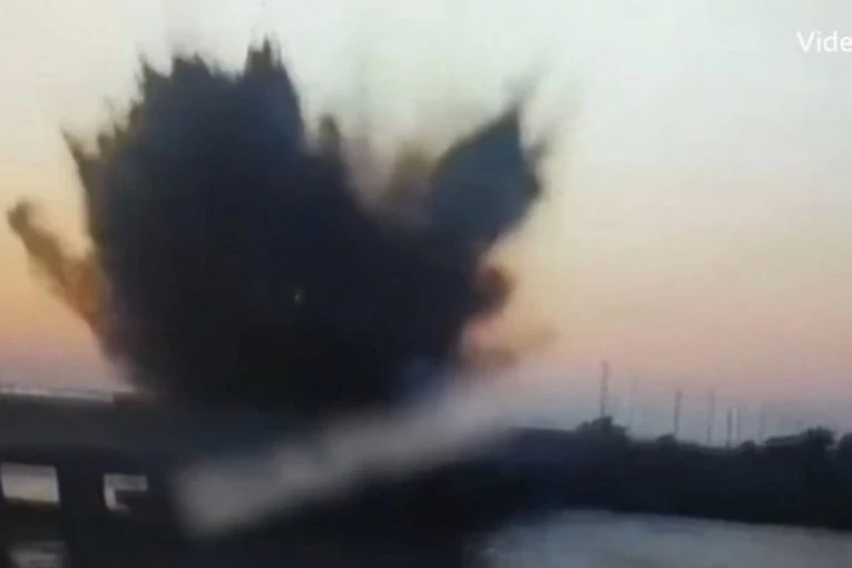 EKSPLOZIJE ODZVANJALE KRIMOM: Kijev američkim raketama napao rusko skladište municije na aerodromu (VIDEO)
