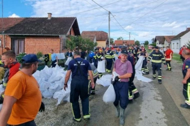 DRAMATIČNA NOĆ NA SEVERU HRVATSKE: Mura i Drava DIVLJAJU i probijaju nasipe, deo meštana EVAKUISAN, u borbu sa poplavama krenula i VOJSKA