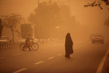 PEŠČANA OLUJA POGODILA IRAN! Zbog vremenske nepogode više od 700 ljudi HOSPITALIZOVANO