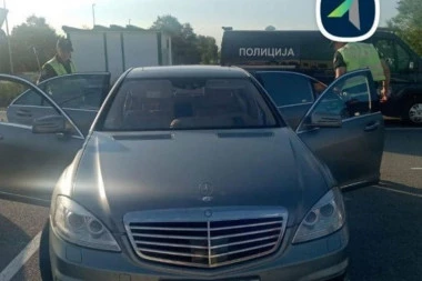 NEVEROVATNO! GLUMIO PRESRETAČA I DIVLJAO MERCEDESOM 227 km/h: Policija u vozilu stranih tablica zatekla tri lica!