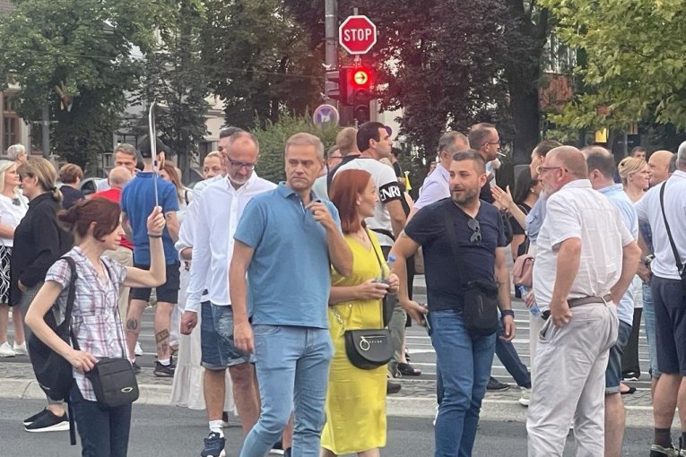 NOVI PROTEST U ORGANIZACIJI DELA OPOZICIJE: Skup posvećen stanju u prosveti - evo ko se sve pojavio (FOTO)