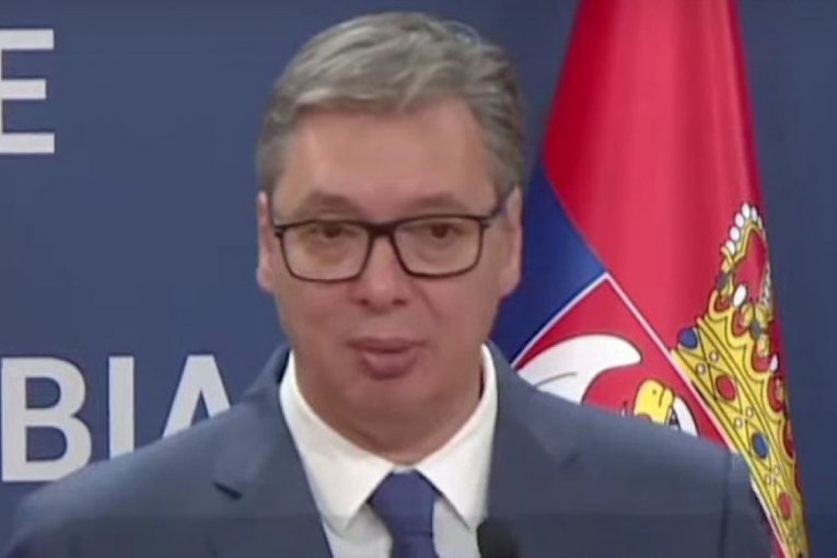 VUČIĆ ODGOVORIO NA PROZIVKE OPOZICIJE! Lično ću da kupim onaj parizer i da pojedem sendvič sa Malim i Momirovićem