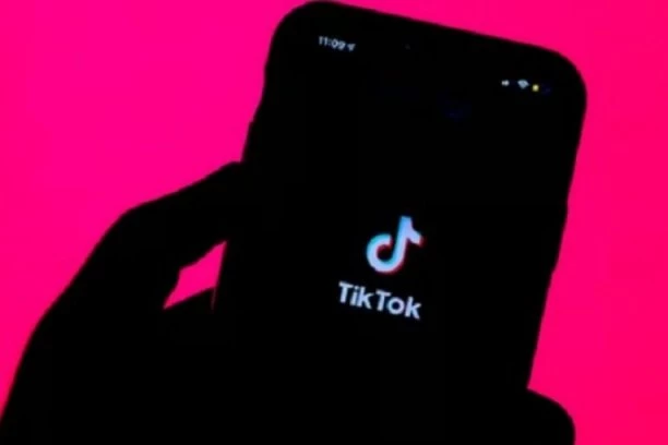 BIZARAN TIKTOK UŠAO MEĐU DECU NA JUGU SRBIJE! U izazovu "samopovređivanje" povređeno čak 13 devojčica