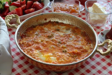 OVO JE NAJPOZNATIJI TURSKI DORUČAK: MENEMEN je gurmansko jelo od jaja, biće vam jedno od najomiljenijih!