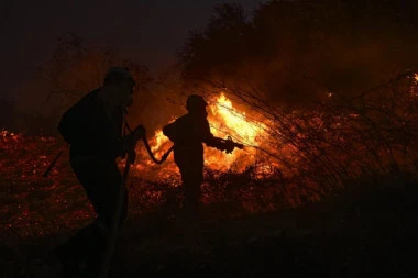 BESNE POŽARI U LEPTOKARIJI! Naređena evakuacija dva sela