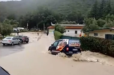 APOKALIPTIČNE SCENE U HRVATSKOJ! Putem teku bujice kakve u ŽIVOTU niste videli, ovde je NAJDRAMATIČNIJE (VIDEO)