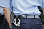 "SKINUĆU VAM UNIFORMU, JA SAM SA NOVOG BEOGRADA": Pijani muškarac (33) nasrnuo na policajce, pa im pretio!