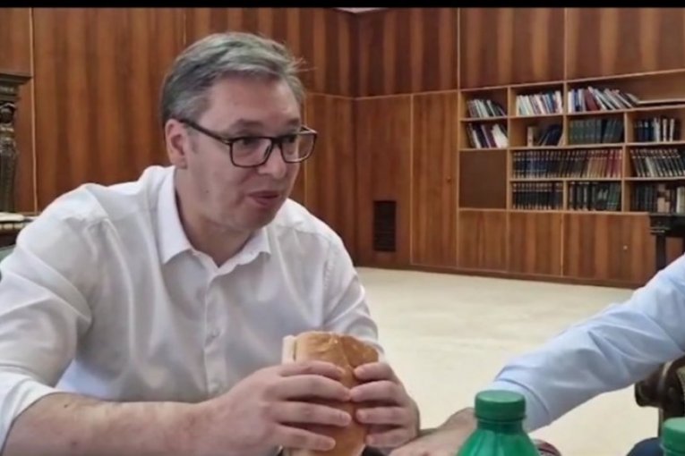 ALEKSANDAR VUČIĆ DOPRINEO POPULARNOSTI PARIZERA VIŠE NEGO NAJSKUPLJA REKLAMA! Traži se više od pršute na GUGLU! (FOTO)