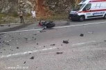 PRVE FOTOGRAFIJE JEZIVE NESREĆE KOD KOKINOG BRODA! U sudaru motora i kamiona POGINUO jedan vozač!