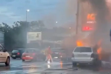 U TOKU VELIKA DRAMA, VODI SE BORBA DA SE UGASI POŽAR! Saobraćaj u ovom delu Beograda u zastoju! (VIDEO)