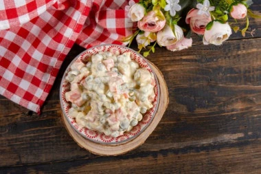 FRANCUSKA SALATA JOŠ BOLJA NEGO RUSKA: Razlika je u jednom sastojku (FOTO)