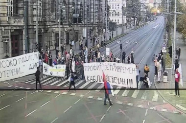 Debakl! Šačica lažnih ekologa blokirala Nemanjinu ulicu i napravila saobraćajni kolaps u celom Beogradu!