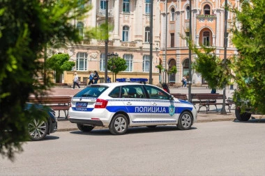 BEŽAO OD POLICIJE U PRIJEPOLJU, IZAŠAO IZ AUTA I POČEO DA TRČI: Sve zbog ovoga!