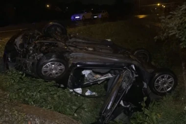 PREPOLOVLJEN AUTO, SMRSKAN DO NEPREPOZNATLJIVOSTI! Jezive scene sa mesta na kom je poginula tinejdžerka! (FOTO/VIDEO)