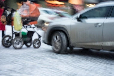 KOMŠIJA UDARIO ŽENU I BEBU ZBOG SVAĐE SA NJENIM MUŽEM! Novi jezivi detalji nesreće na Autokomandi, MONSTRUM se svetio preko porodice!