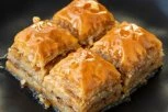 BAKLAVA PO BAKINOM RECEPTU: Star skoro sto godina, toliko je JEDNOSTAVAN, a ukus ubedljivo najbolji!