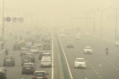 OTROVNI SMOG SKRAĆUJE ŽIVOT 12 GODINA: Poljoprivrednici pale strnjiku, na glavni grad pala kancerogena magla PANIKA SE ŠIRI, ŠKOLE ZATVORENE