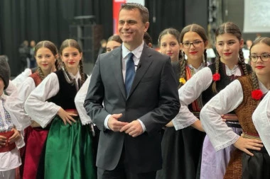 MINISTAR MILIĆEVIĆ U BEČU: Otvorena Smotra dečijih folklornih ansambala Austrije (FOTO)