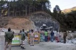 ZATRPANI RADNICI U TUNELU ĆE DANAS VIDETI SVETLOST DANA?! Jedanaestodnevna agonija u Indiji: Ostalo je još samo par metara...