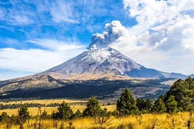 AKTIVIRAO SE POPOKATEPETL! Vulkan počeo da izbacuje pepeo, ljudi upozoreni na KATASTROFU!