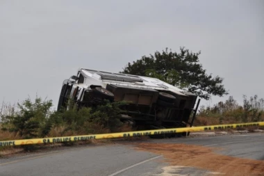 AUTOBUS ISTOG PREVOZNIKA PONOVO SLETEO SA PUTA: Putnici tražili da stane, vozač nije hteo!