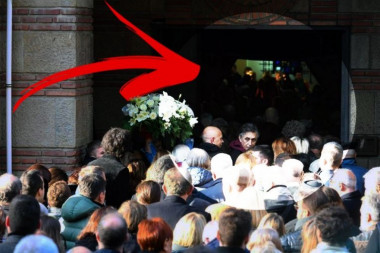 DRAMATIČNA SCENA! Na Lauševićevoj sahrani se ŽENI zapalila kosa, Vesna Trivalić je SPASILA!