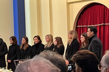 OVO SU DECA ŽARKA LAUŠEVIĆA: Asja, Jana i Dušan ispratili oca na VEČNI POČINAK! (GALERIJA)