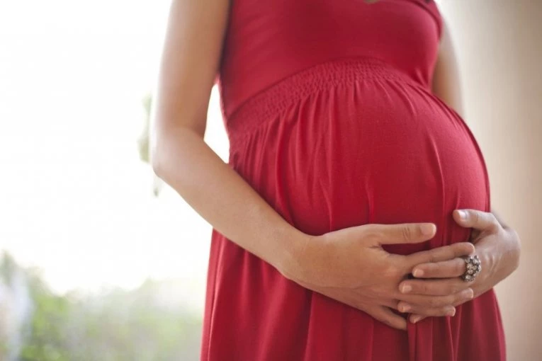 NAJMLAĐA TRUDNICA U SRBIJI IMA SAMO 13 GODINA! Zabrinjavajući podaci - veliki broj maloletničkih trudnoća u Srbiji, poseban alarm i zbog broja ABORTUSA!