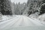 PLANINE SPREMNE ZA SKIJE I SANKE! Napadalo još snega, sve se beli na Zlataru i Goliji! (FOTO)