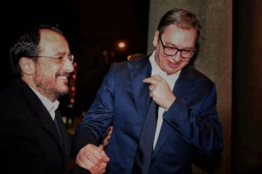 "POSKIDALI KRAVATE PA ..."! Vučić pokazao kako provodi veče sa predsednikom Kipra! (FOTO)