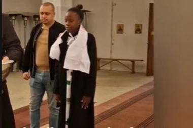 SRPSKA SNAJKA IZ ZAMBIJE PRIMILA PRAVOSLAVLJE! Objavila video sa krštenja, pa sve iznenadila pesmom koja joj je poslužila kao muzička podloga za snimak! (VIDEO)