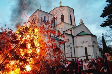 SVEŠTENIK OTKRIVA KOJI SU NAJGORI GRESI NA BOŽIĆ: Srpkinje ovo rade svakog dana, a ni ne slute da tako navlače BOŽIJI GNEV