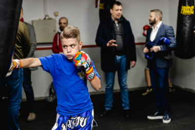 BOKSERSKI SAVEZ SRBIJE POSETIO BK OLIMP ZVEZDARA: Podrška za klub koji STVARA BUDUĆE ŠAMPIONE! (GALERIJA)
