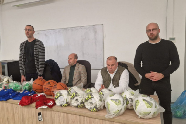 SPORTSKI SAVEZ SRBIJE NASTAVLJA DA POMAŽE OPŠTINAMA: Bujanovac i Vladičin Han dobili PRIKLADNE POKLONE!